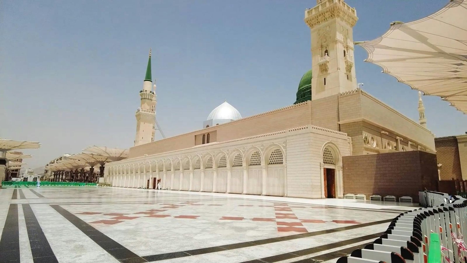 Courtyard and minaret of Masjid an-Nabawi in Madinah