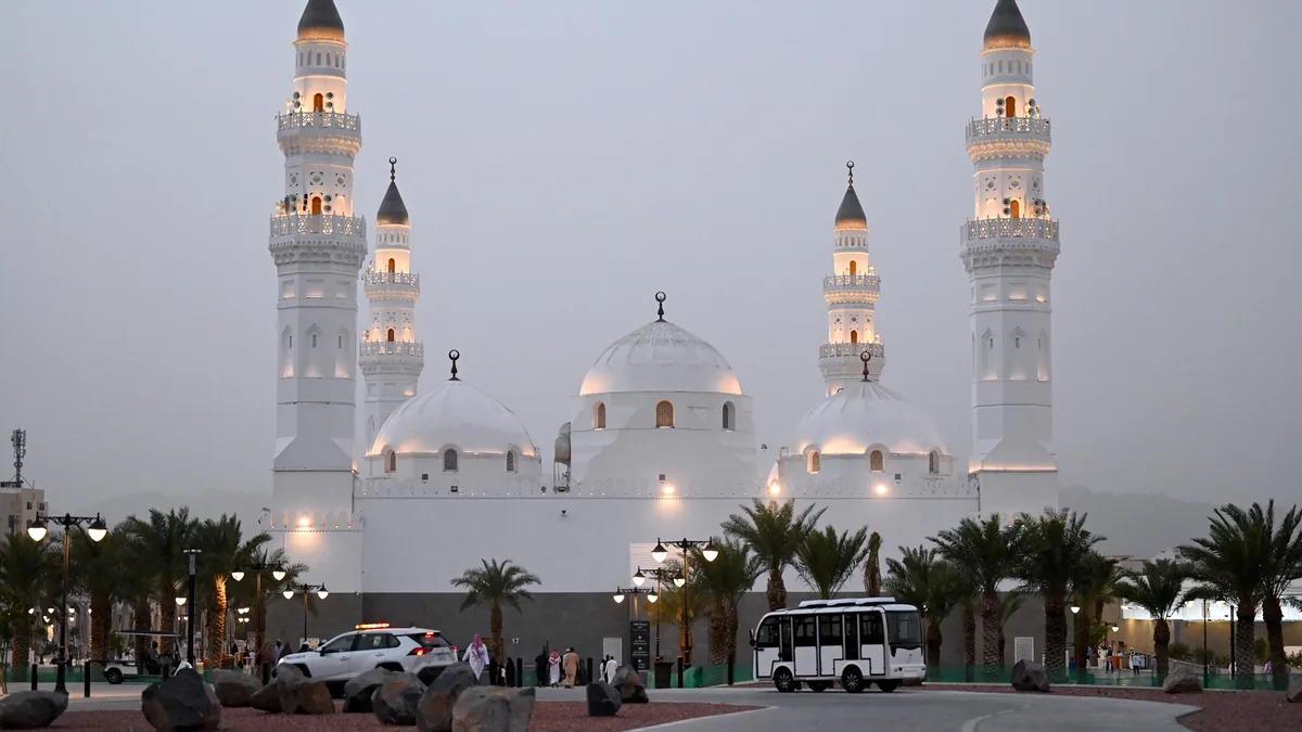 Quba Mosque seen from the road at dusk